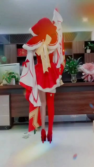 这个貂蝉真的太酷了，在线尬舞，好喜欢她这个风格免费观看