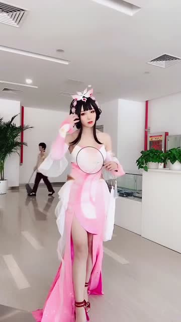 王者荣耀：Cosplay甄姬美人来了免费观看