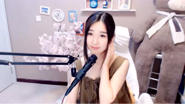 雪奈直播唱歌：蜀绣、在树上唱歌免费观看