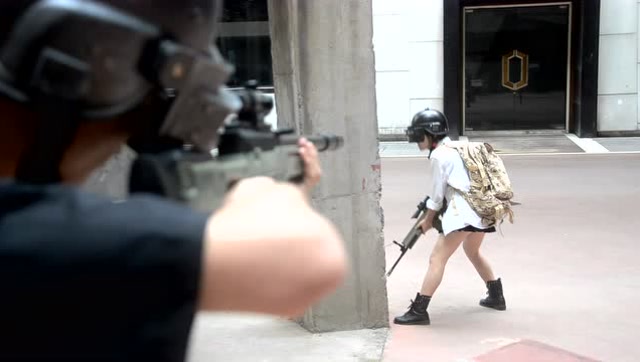 COS短剧刺激连连座：开局一把锅吃鸡全靠苟免费观看