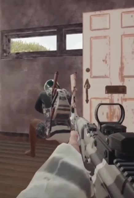 绝地求生确认过眼神，拿枪对着你！免费观看