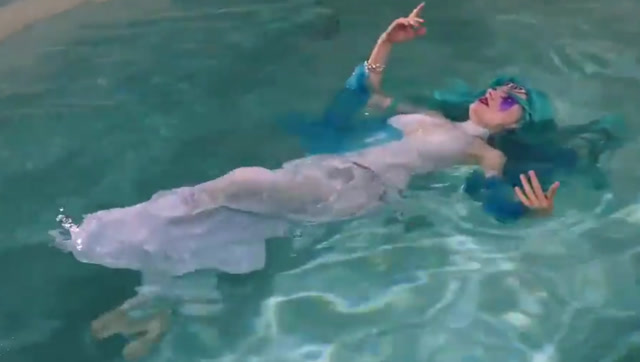 魔兽世界泰兰德水下Cosplay拍摄花絮：小姐姐简直太敬业了！免费观看