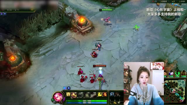 冯提莫边游戏边唱歌，谁知被水友偷袭，这声音太娇滴滴了免费观看