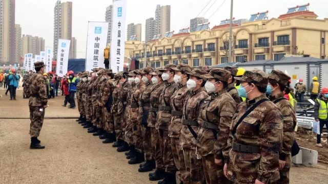 火神山交付解放軍,全國人民有了底氣!解放軍面對疫情誓死不退