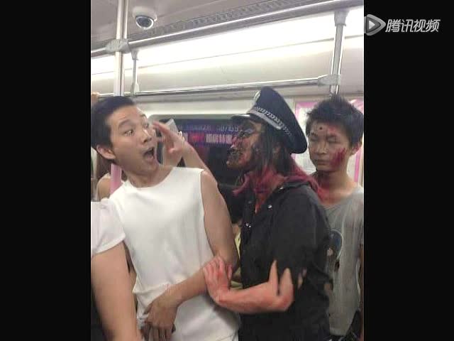 武汉30名学生扮“丧尸”上地铁 乘客失声尖叫免费观看