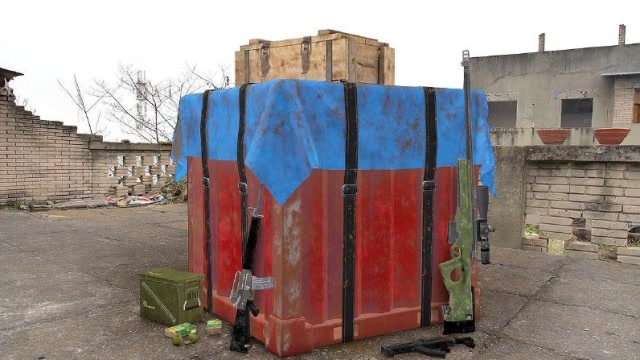 绝地求生真人版：秀儿遇玩家打空投，轻松击杀舔完空投送盒子免费观看