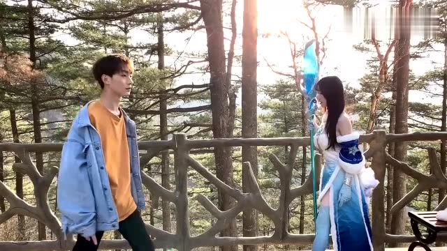 小哥哥变身游戏人物，COS的李白和王昭君太像了！免费观看