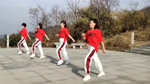 如何学跳鬼步舞基础步跑步-鬼步舞教学基础舞步