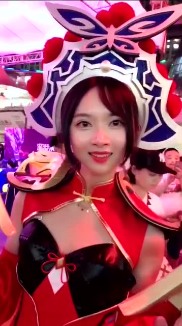 小姐姐打扰一下，你知道这是王者荣耀的哪个英雄么？免费观看