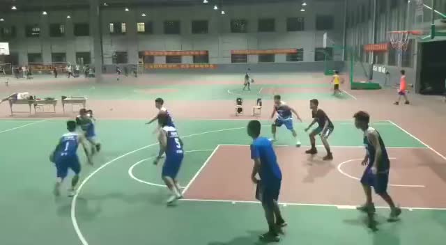 男孩們的快樂確實很簡單
