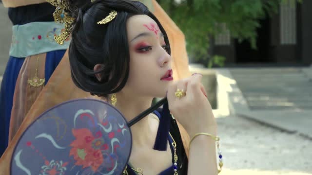 盛唐服装有多华丽？玩过天刀你就知道了免费观看