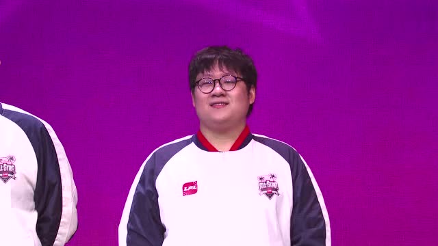 小米、小苍和米勒同台解说，青春真的回来了免费观看