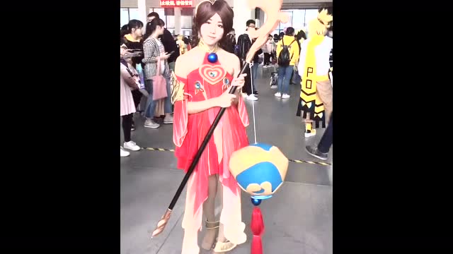 王者荣耀cosplay，这个妲己有点丑！免费观看