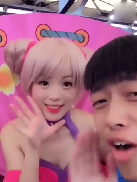 王者荣耀cosplay：小乔被搭讪，笑的很可爱免费观看