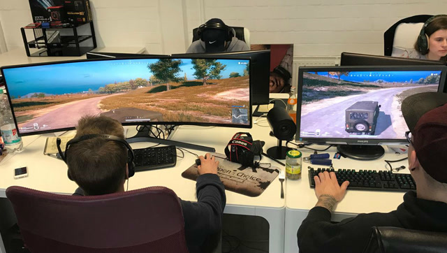 绝地求生：这个外挂可以肆无忌惮，当着蓝洞的面用也不会被封！免费观看