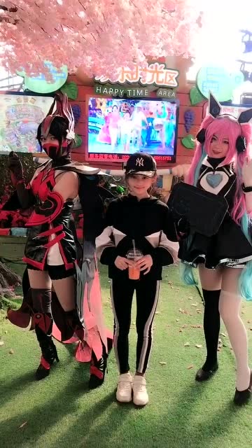 和大人比起来她也毫不逊色，小小年纪就如此出众，好想生女儿呀免费观看