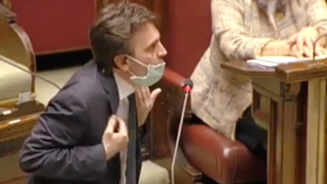 戰疫最前線|因戴口罩進入議會被嘲 意大利議員發言時怒摔話筒