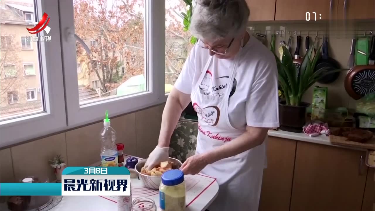 塞尔维亚"奶奶厨师"成网红_腾讯视频