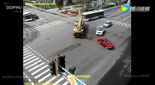 吊车交通事故 (231播放)