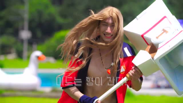 LOL泳池派对韩服宣传片 宝石真人出镜GAY瞎全场！免费观看