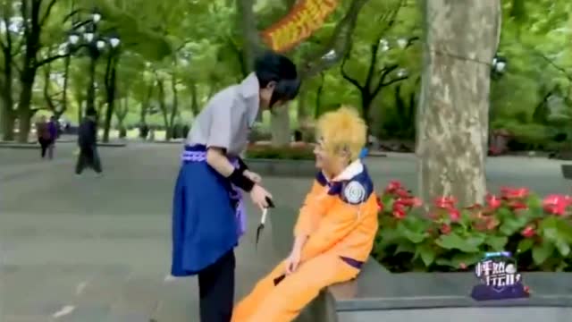 LOL：微笑看到卷毛cos的佐助，笑得说不出话来免费观看