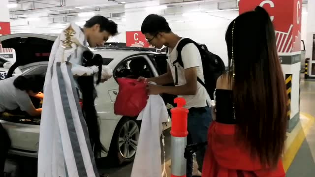 实拍剑三道长土豪停车场卸妆换衣过程 妹子直呼要闭上眼睛免费观看