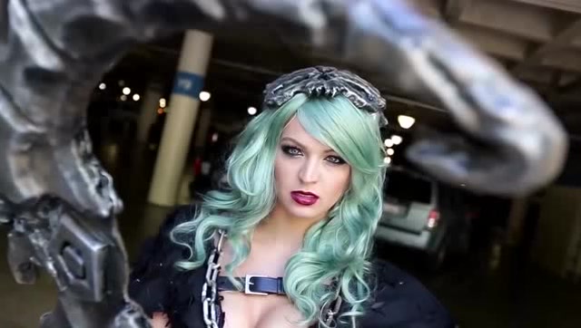 美女coser高度还原LOL蛇女，原来每个英雄的故事都这么惨免费观看