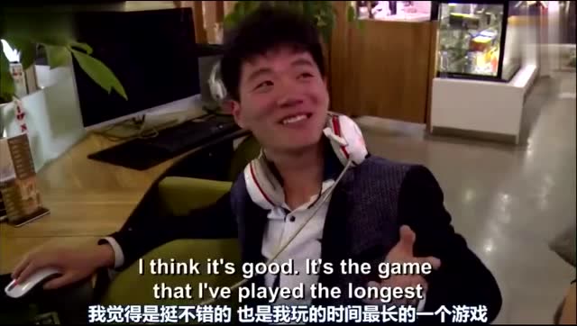 英国妹纸第一次进中国网吧，发现大家都在玩同一个游戏免费观看