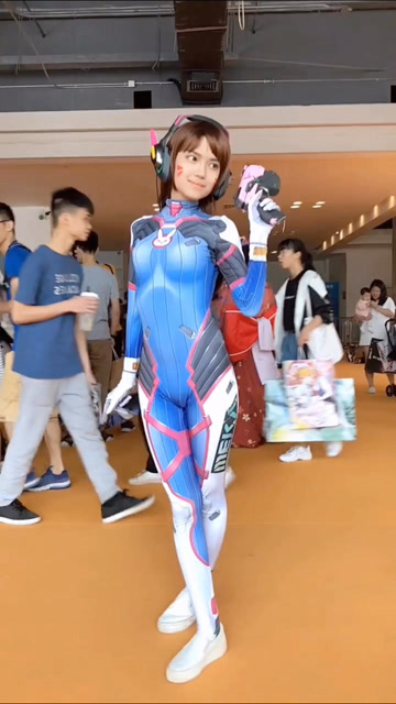 cos守望先锋中的角色：D.VA免费观看