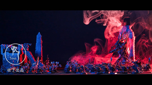 白天他是朝九晚五的上班族，夜晚他是“战锤”世界的造物者免费观看