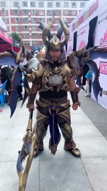 王者荣耀：这个cosplay是杨戬还是典韦免费观看
