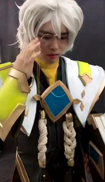 王者荣耀：肉装张良cosplay另一番风味免费观看