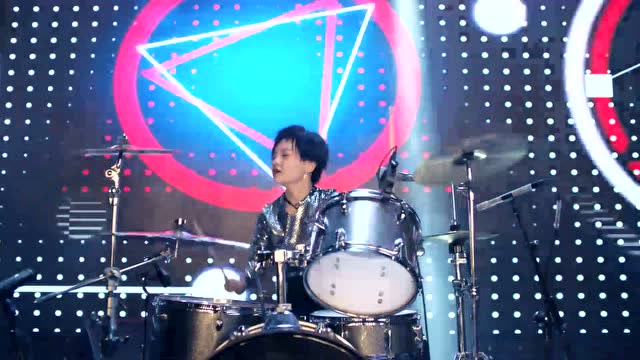 京東攜手石璐,重燃心中在意,演繹搖滾人生