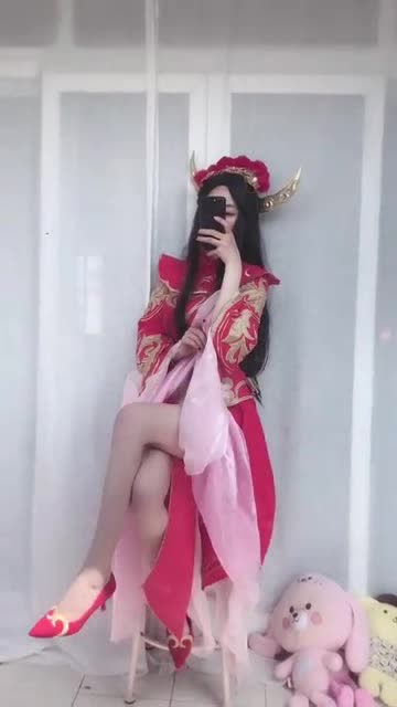 小姐姐cosplay露娜，这颜值这身材，怎么可能不好看！免费观看