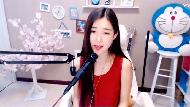 雪奈穿红裙直播唱歌：波斯猫、笑颜免费观看