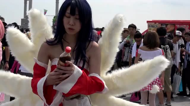 [Yuri搬运]萌妹子！漫展上大汗淋漓还在卖力表演的九尾狐~cosplay免费观看