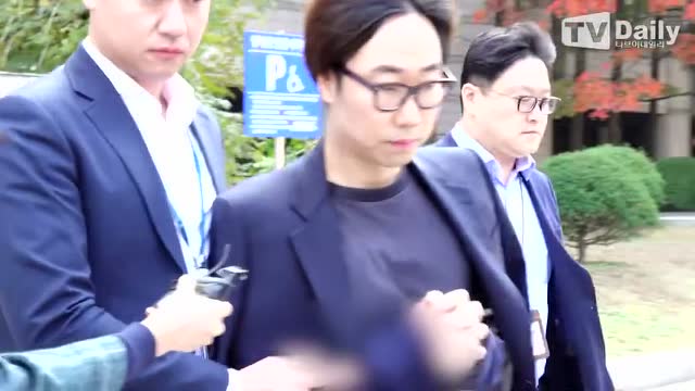 審查結束,前往拘留所的安俊英PD