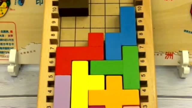 不一样的俄罗斯方块和手机上的比，哪个更有意思呢？我感觉手机上的复杂点免费观看