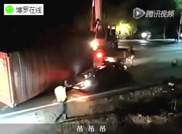 博羅發生一起交通事故 吊車出動救援 (261播放)