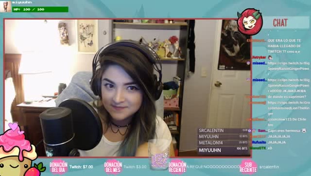 美女主播在看直播视频，结果画面中的一幕，让女主播尴尬的笑了免费观看