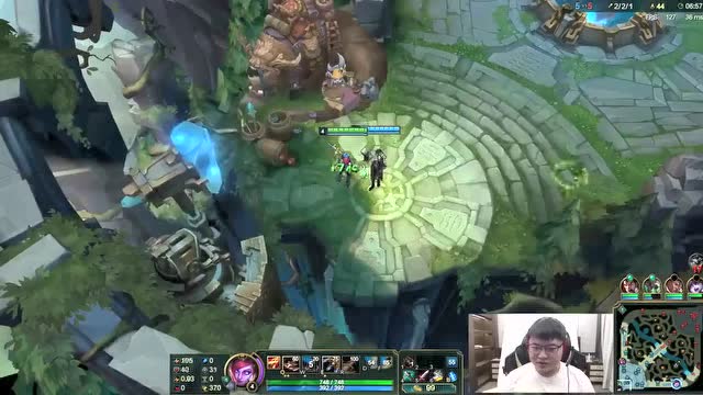 Uzi：女警就是1打2的英雄，补兵的时候顺手A你，这就是绝对统治力免费观看