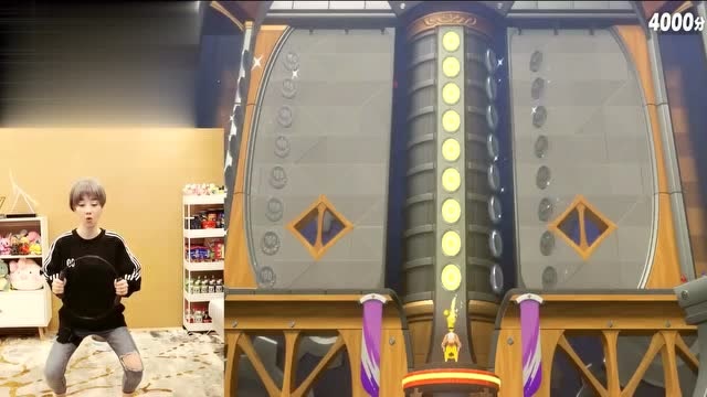 网红美女冯提莫在家健身玩深蹲弹跳游戏真有趣免费观看