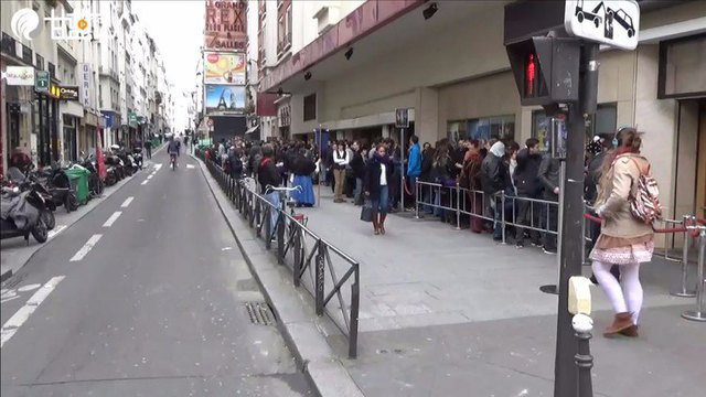 魔兽电影巴黎首映第一发：那个尖耳朵的人是精灵吗免费观看