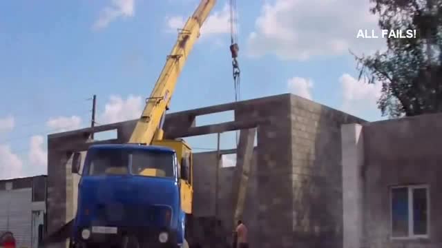 外國吊車司機愚蠢操作事故 吊車違規作業事故合集 (232播放)