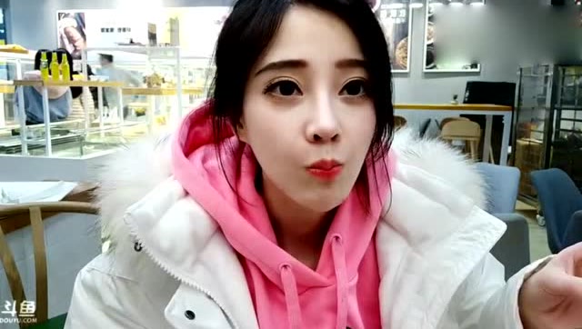 冯提莫吃粉嫩嫩的布丁，吃前抖一抖免费观看