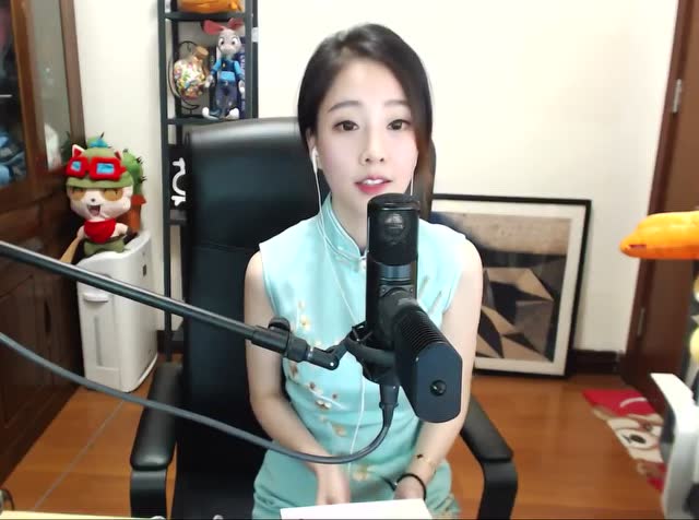 冯提莫穿旗袍直播 翻唱方大同《春风吹》免费观看