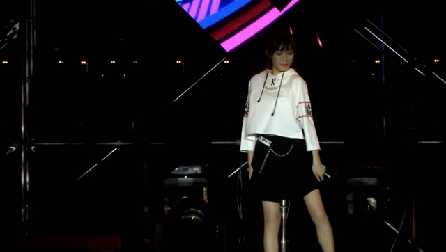 斗鱼直播节二次元小缘力量十足，一个人的舞蹈也很霸气免费观看