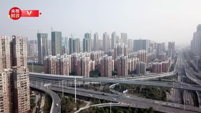 獨家視頻丨習近平深入武漢社區 看望居民羣衆和防控一線工作人員