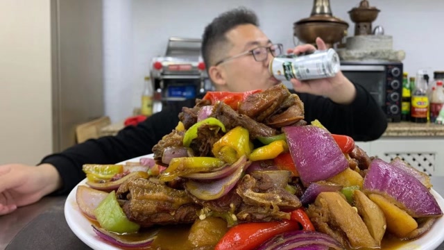 半吨先生