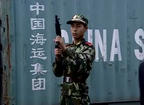 警察正在查案,检察院带着一群武警却把他们围了起来!